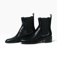 Cargar imagen en el visor de la galería, Botines Bala Di Gala color Negro, Talla 26, Estilo Chelsea y Tacón Ancho con Detalle Dorado | Segunda mano