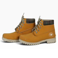 Cargar imagen en el visor de la galería, Botas Toronto color Mostaza, Talla 24.5, Agujetas, Cuello a Cuadros y Suela Dentada | Segunda mano