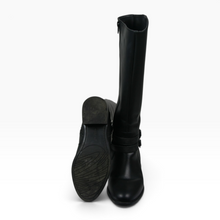 Cargar imagen en el visor de la galería, Botas Largas Andrea color Negro, Talla 23.5, Tacón Bajo, Cierre Lateral y Doble Hebilla | Segunda mano
