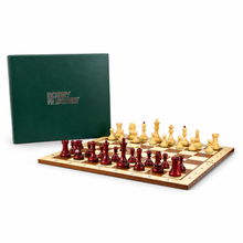 Load image into Gallery viewer, Juego de Ajedrez Bobby Fischer con Tablero de Coordenadas, Piezas color Crema y Vino y Caja Verde | Segunda mano