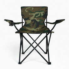 Cargar imagen en el visor de la galería, Silla Plegable de Campismo para Exterior, Diseño Camuflaje Verde, Reposabrazos y Portavasos | Segunda mano