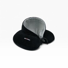 Cargar imagen en el visor de la galería, Almohada de Viaje BELL+HOWELL para Cuello, color Negro y Gris, Capucha Integrada y Cordón Ajustable | Segunda mano