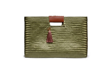 Cargar imagen en el visor de la galería, Clutch artesanal de plástico reciclado, modelo 3