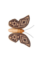 Cargar imagen en el visor de la galería, Mariposa huichol