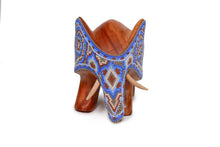 Cargar imagen en el visor de la galería, Elefante de madera con arte huichol, vista frontal
