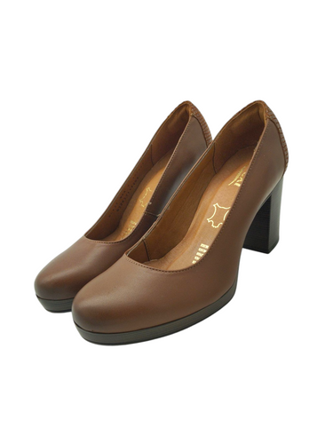Zapatillas estilo casual color café con lunga y talón cerrados suela de goma y tacón de 8cm marca FLEXI para dama talla 23 artículo de doble uso en buen estado