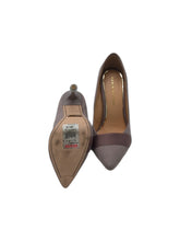 Cargar imagen en el visor de la galería, Zapatillas Casuales en Gamuza, color Gris, talla 23. Articulo de doble uso.