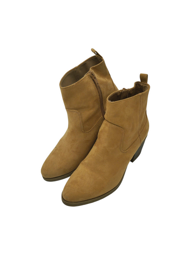 Botines al tobillo de gamuza color camello. Talla 8. Artículo de doble uso.