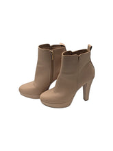 Cargar imagen en el visor de la galería, Botines Casuales en Vinipiel, color Beige, talla 25. De cierre. Articulo de doble uso.