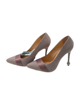 Cargar imagen en el visor de la galería, Zapatillas Casuales en Gamuza, color Gris, talla 23. Articulo de doble uso.