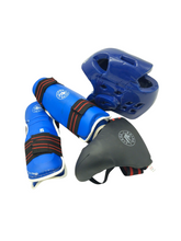 Load image into Gallery viewer, Paquete de dos equipos de Taekwondo infantiles ambos doble vista rojo/azul incluyen peto espinilleras casco y protector de entrepierna tallas grande y mediana artículo de doble uso en buen estado