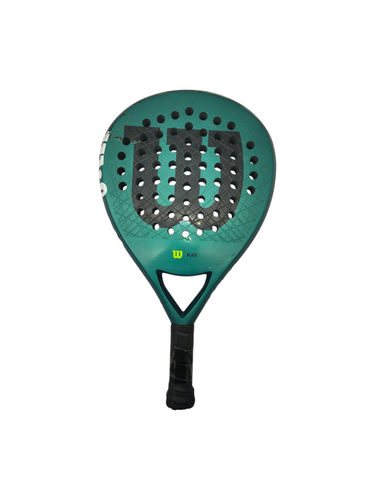 Pala de Padel Wilson Blade Pro V3. Artículo de doble uso con mínimos detalles de uso.