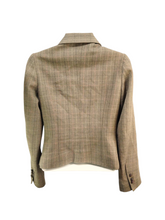 Load image into Gallery viewer, Blazer estilo casual color café con botones marca C&amp;A para dama talla chica artículo de doble uso en buen estado
