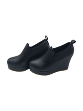 Load image into Gallery viewer, Zapatos Casuales en Vinipiel, color Negro, talla 23.5. Articulo de doble uso.