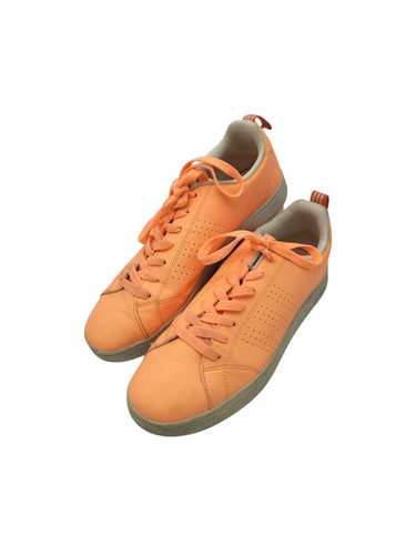 Tenis Adidas color naranja fluorescente de cordones ajustables. Talla 24.5 Artículo de doble uso.