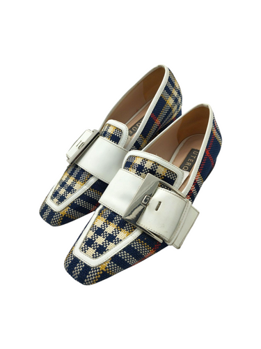 Zapatos estilo mocasín de colores con broche decorativo suela de goma y tacón pequeño marca UTERQUE para dama talla 24 artículo de doble uso en buen estado