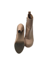 Cargar imagen en el visor de la galería, Botines Casuales en Vinipiel, color Beige, talla 25. De cierre. Articulo de doble uso.