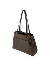 Cargar imagen en el visor de la galería, Bolso estilo Satchel en Vinipiel color Café. De asas. Artículo de doble uso.