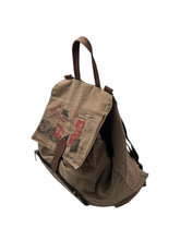 Cargar imagen en el visor de la galería, Mochila Casual en Poliester, color Café. De correas ajustables. Articulo nuevo.